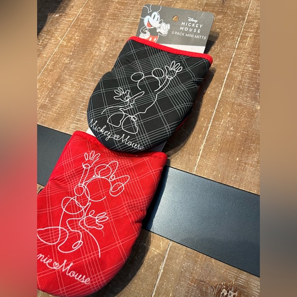 Disney Other - Disney 2PK Mini Oven Mitts Mickey & Minnie Kitchen Red & Black NWT